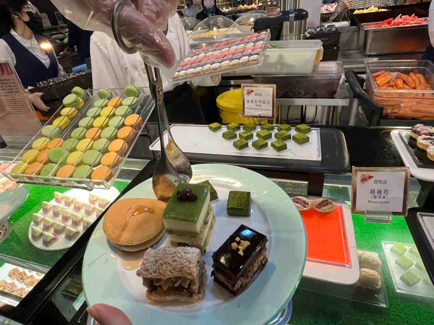 桂冠自助餐 晚餐 滿手甜點2